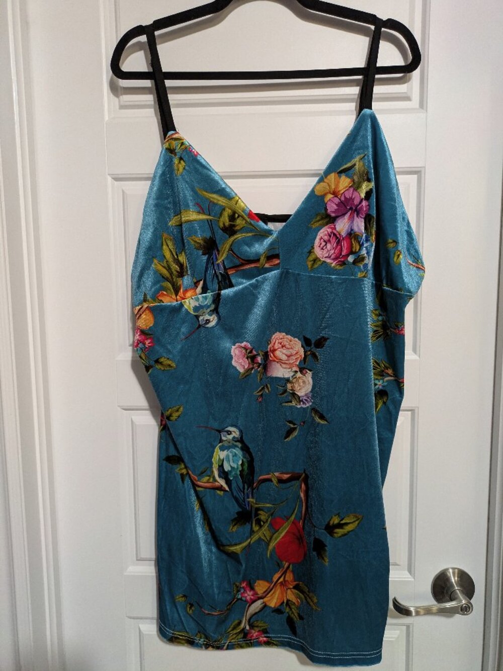 Jenize (3X) Plus Sized Blue/Yellow Floral/Bird Strappy Short Velvet Nightgown